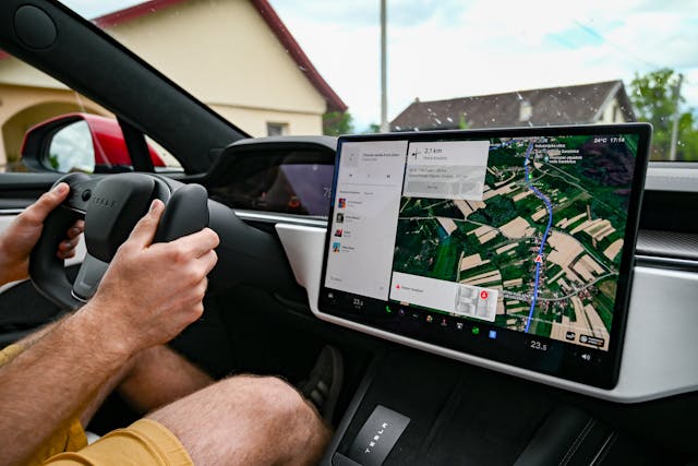 gps-on-screen-in-tesla-car